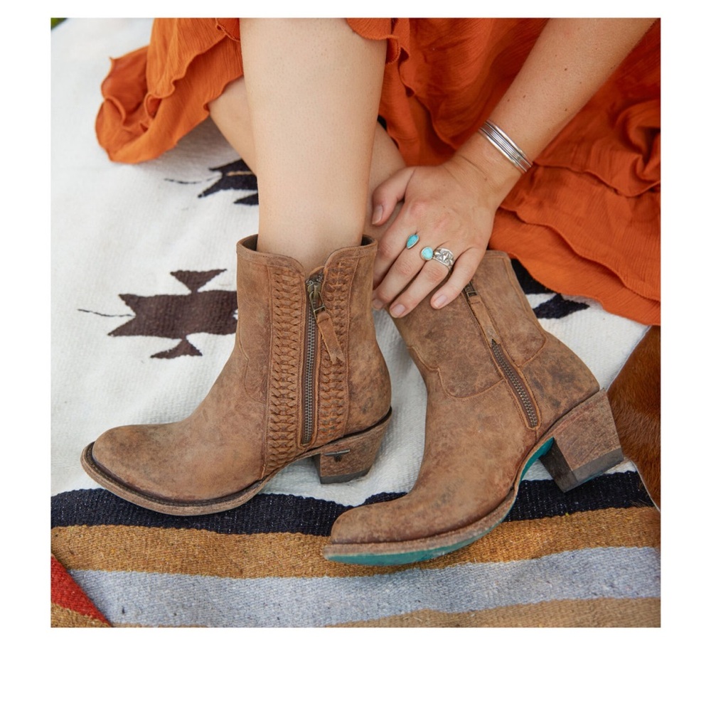 LANE WOMEN'S LAYTEN WESTERN BOOTIES - ROUND TOE- worn twice